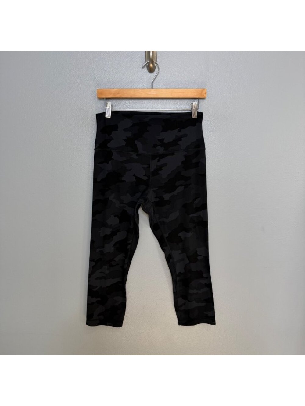LULULEMON Align Crop 21" in Heritage 365 Camo Deep Coal size 10